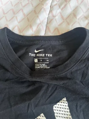 The Nike Tee- Run Size Small thumbnail 2