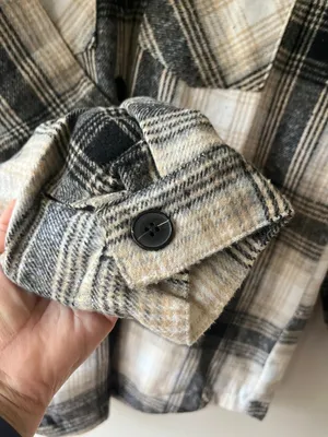 Womens Shacket Sz M Button Down with Pockets Jacket‎ Black & Beige Plaid Size M thumbnail 5