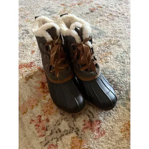 Maurices Womens Brown Black Faux Fur Lined Lace Up Duck Boots Size 9 thumbnail 2