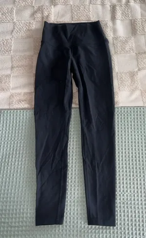 ALO Yoga Leggings thumbnail 1