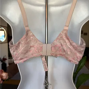 Victoria's Secret Pale Pink Lace-Trim Push-Up Bra thumbnail 3