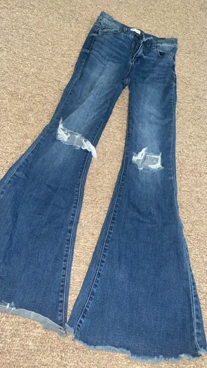 Sneak peak flare jeans  thumbnail 2