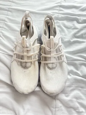 Nike Tennis Shoes thumbnail 2