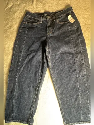 Old Navy High-Waisted Extra-Wide-Leg Barrel Jeans size 8 thumbnail 1