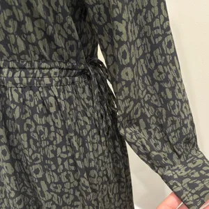Rails Maple Dress Olive‎ Batik Cheetah Animal Print Midi V-Neck Long Sleeve M thumbnail 5