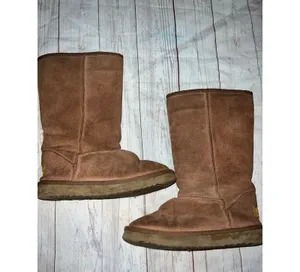 Chestnut brown uggs Size 6 thumbnail 1