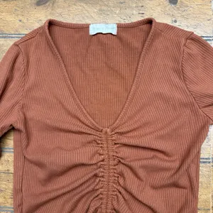 Altar'd State‎ Orange Ruched Long Sleeve Ribbed Crop Top Women Size XS thumbnail 3