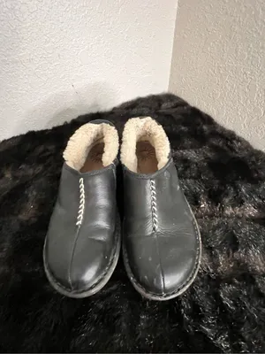 UGG Australia Bettey 1928 Black Leather Sheepskin Lined Loafers Women Sz 7 thumbnail 2