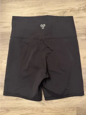 Aritzia TnAction biker shorts thumbnail 2