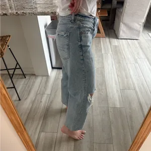 American Eagle Stovepipe Straight Leg Distressed Jeans Light Wash Size 6 Short thumbnail 4