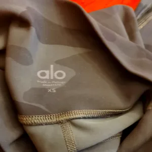 Alo Yoga HIGH-WAIST CAMO VAPOR LEGGING - Black Camouflage Size XS thumbnail 5
