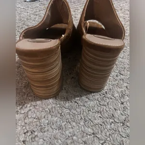 Great condition! Worn maybe twice. Open toe suede clogs. Brown Size 7 thumbnail 5