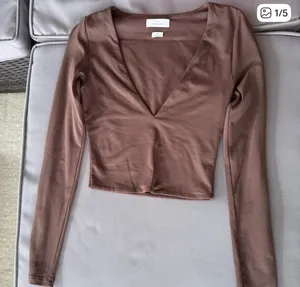 Babaton Contour Deep V-Neck Long Sleeve Top thumbnail 1