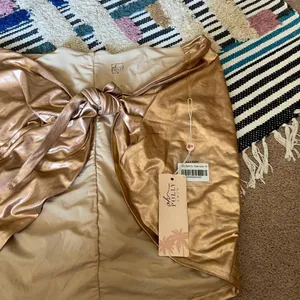 NWT Oh Polly Swim Gold Metallic‎ Wrap Cover Skirt M thumbnail 5
