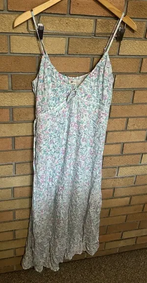 Billabong Floral V Neck Flowy Slip Strappy Maxi Dress Size Medium thumbnail 1