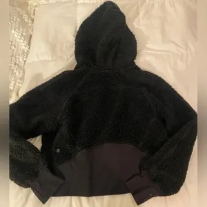 lululemon sherpa scuba thumbnail 4