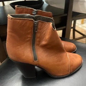 Boemos boots. Made in Italy. Used Beautifully made Leathe size 10 thumbnail 1