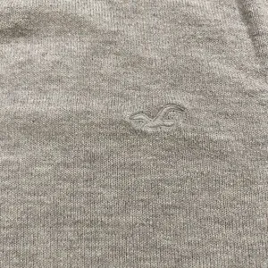 Hollister Gray Crewneck Sweater Small Minimalist Soft Classic Pullover thumbnail 6
