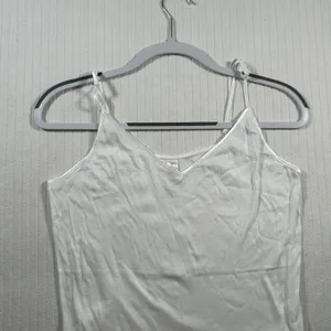 Victoria’s Secret Women’s White Cami Tank Top Size Large Adjustable Straps thumbnail 4
