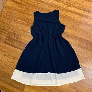 YA Los Angeles Dress Womens‎ Size Medium Navy Sleeveless Fit & Flare White Trim thumbnail 4