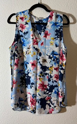 Rose + Olive Women's Size L Floral Light Blue V-Neck Sleeveless Blouse Top thumbnail 1