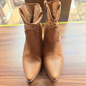 Coconuts by Matisse Kelly 7.5 Tan Woven Western Ankle Boots Pointed Toe Boho thumbnail 2