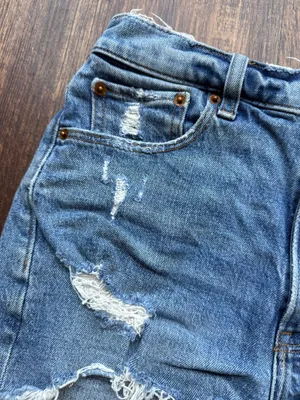 Abercrombie & Finch Women’s The Mom Short - High Rise Distressed Denim-Size 26/2 thumbnail 5