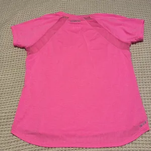 New Balance women’s running shirt. Size medium thumbnail 4