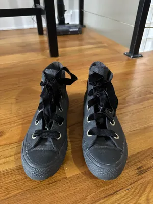 Grey high top converse with velvet ribbon laces🖤 thumbnail 3