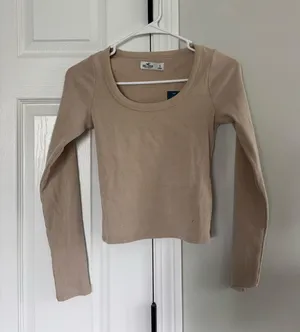 Hollister Long Sleeve thumbnail 1