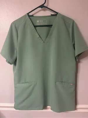 Figs scrub top thumbnail 1