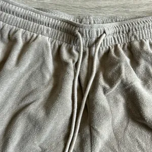 H&M lounge shorts thumbnail 2