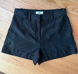 Babaton Aritzia Black Linen Blend Tailored Shorts Size 4 thumbnail 1