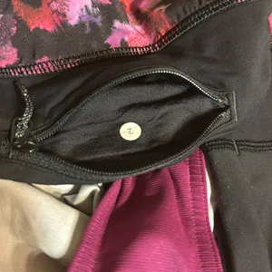 Lululemon Speed Shorts Mini Midnight Bloom Deep Fuschia/Black 2.5" Size 2 thumbnail 3