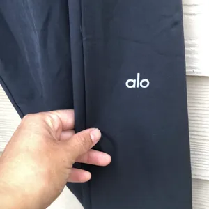 Alo yoga trousers thumbnail 7