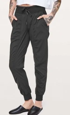 LULULEMON Dance Studio Jogger In Black‎ Size 8 thumbnail 1