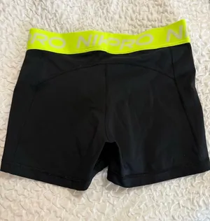Women’s Nike Pro Shorts thumbnail 2