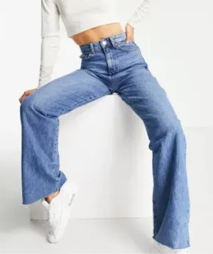 Stradivarius 90s Dad Jeans in Medium Blue thumbnail 1