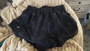Lululemon Hotty Hot Short 2.5” thumbnail 2
