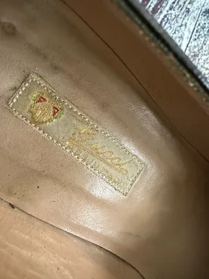 Vintage Gucci Black Leather Mid-Heel Pumps with Gold Monogram Accent thumbnail 7