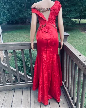 Elegant Red Off-Shoulder Evening Gown with Crystal Detail thumbnail 8