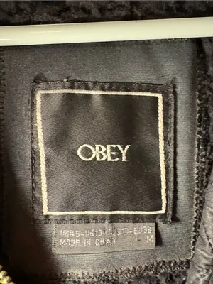 OBEY Black Quilted Sherpa Hooded Jacket Women’s Medium thumbnail 2