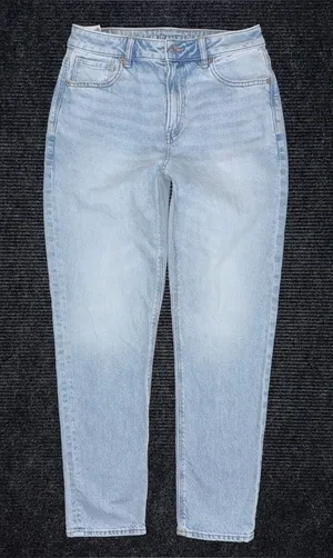 American Eagle Mom Jeans Light Wash High Rise Women’s 6 R Strigid Tapered 90s thumbnail 1
