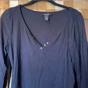 White House | Black Market pearl button long‎ sleeve black top. Size M thumbnail 4