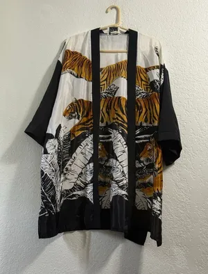 Vtg Gregory Designs Satin Kimono Jacket Tiger Animal Print Womens L Black USA thumbnail 1