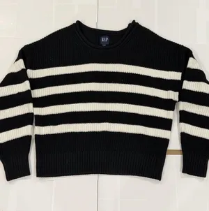 Size Medium Gap Women's Roll Neck Sweater thumbnail 1