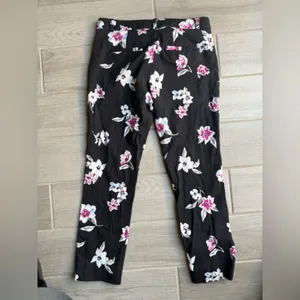 Banana Republic Black Floral Cropped Ponte Pants thumbnail 5