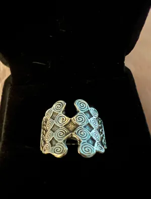Women’s Stainless Steel Silver Unique Design Ring Size 7 thumbnail 1