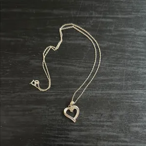 Elegant Heart Pendant Necklace thumbnail 1