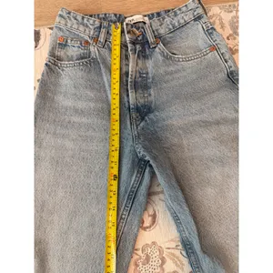 Zara Mid Rise Straight Leg Jeans Size 2 Blue Denim Classic thumbnail 7